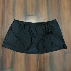 ✨2/$5 
black swim skirt with slit